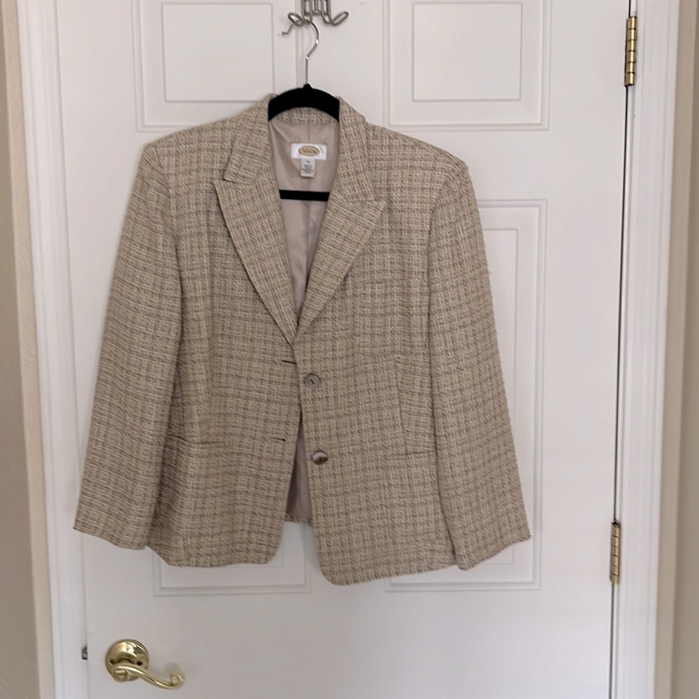 🍉🍉🍉 Beautiful Talbots Tweed Jacket size 14